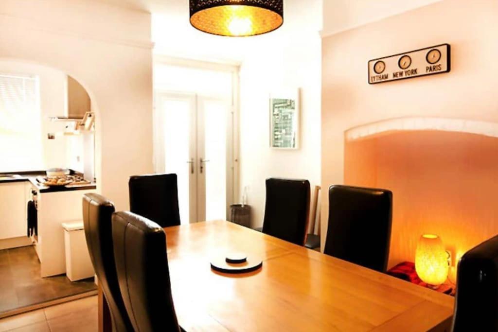 Sunny Seaside Beach House Lytham Centre Sleeps 8 リザム・セント・アンズ エクステリア 写真