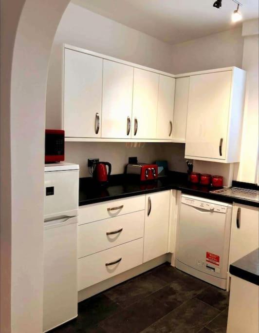 Sunny Seaside Beach House Lytham Centre Sleeps 8 リザム・セント・アンズ エクステリア 写真