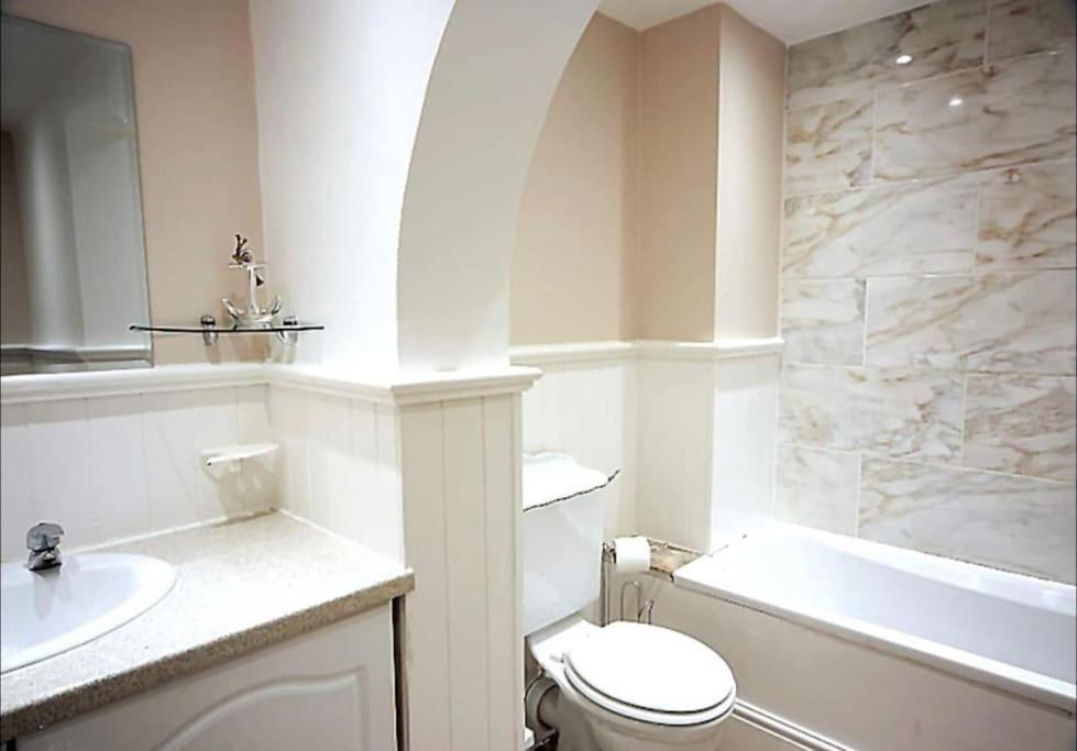 Sunny Seaside Beach House Lytham Centre Sleeps 8 リザム・セント・アンズ エクステリア 写真