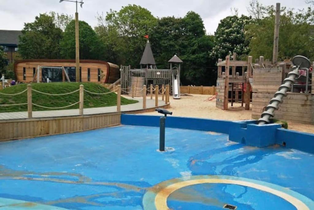 Sunny Seaside Beach House Lytham Centre Sleeps 8 リザム・セント・アンズ エクステリア 写真