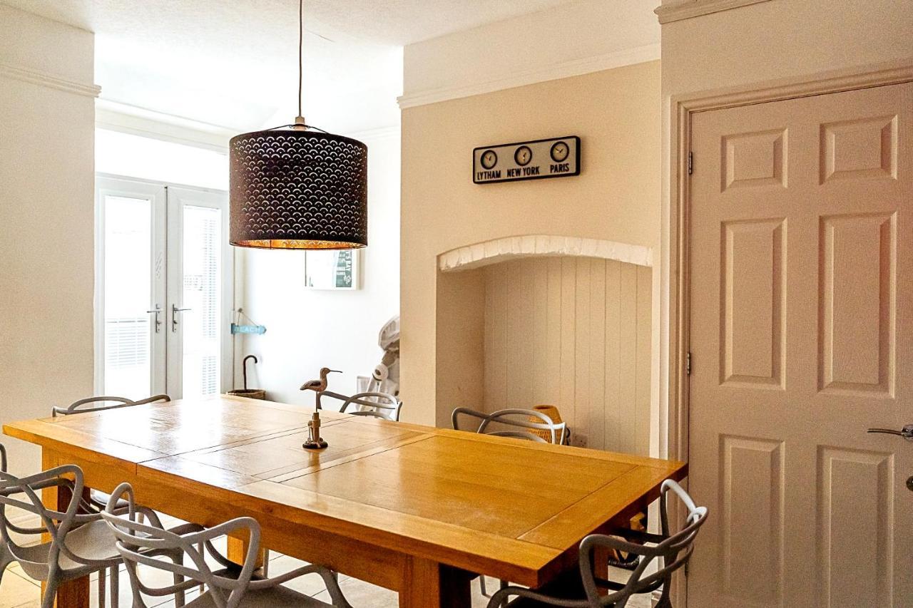 Sunny Seaside Beach House Lytham Centre Sleeps 8 リザム・セント・アンズ エクステリア 写真